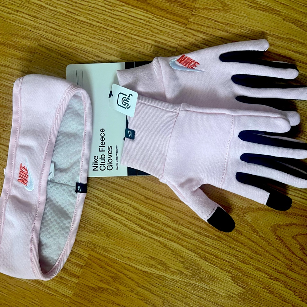 Nike Club Fleece Gloves and Headband